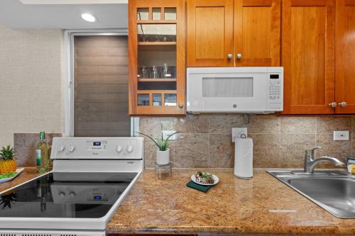 Kuchyň nebo kuchyňský kout v ubytování Maui Kaanapali Villas A303
