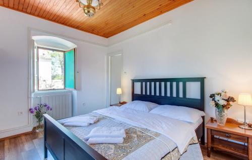 Katil atau katil-katil dalam bilik di Villa Palazzo Limone with pool by Villas Guide