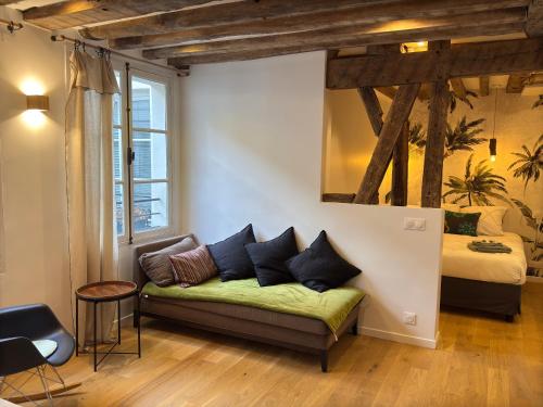 Elevator - Bright 1BR in the heart of hip Paris, Montorgueil