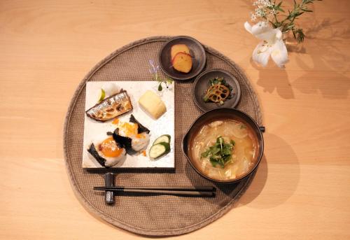 Makanan di atau berdekatan asrama