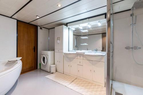 a bathroom with a sink and a washing machine at Maison alsacienne 2-5 pers au centre d'Obernai in Obernai