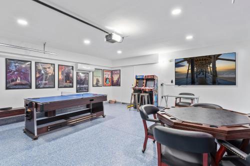 Η αίθουσα παιχνιδιών του Private Pickleball Court Pool Spa Game Room and More