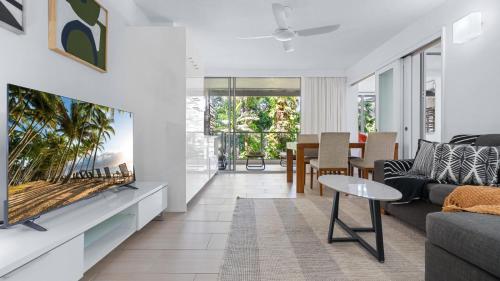 Posezení v ubytování Drift Beachfront Resort Suite 4302