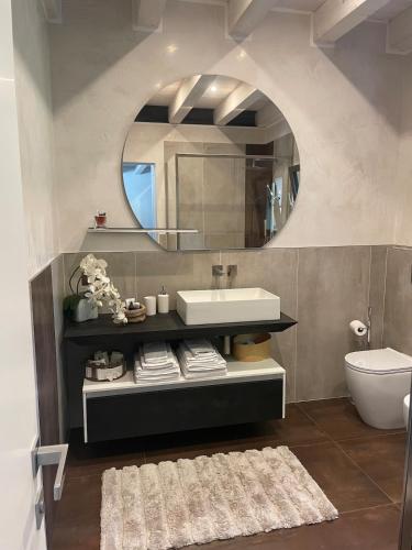 a bathroom with a sink and a mirror at Luxury Loft Ai 2 lecci Relaxing oasis with pool in Cadoneghe