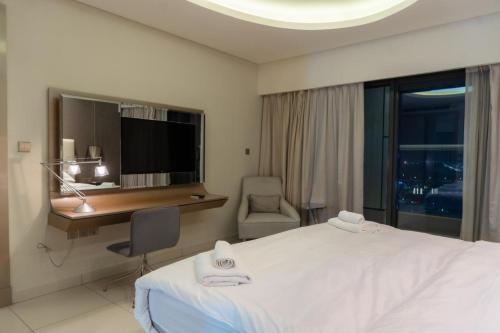 Luxury 1BHK in Damac Paramount Towers, Business Bay