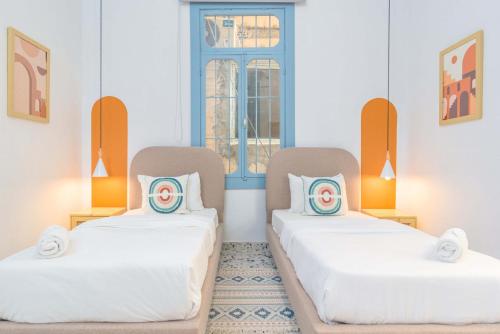 Afbeelding uit fotogalerij van Flame 3-BR Apartment & Balcony in Mar Mikhael in Al Mudawwar