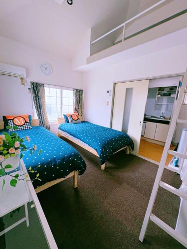 Ένα ή περισσότερα κρεβάτια σε δωμάτιο στο M-house