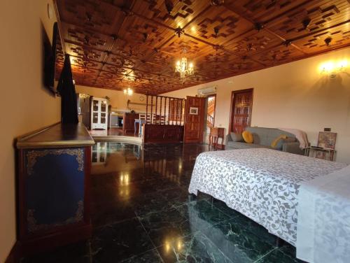 a bedroom with a bed and a living room at Il Sogno di Gio de la Laguna in La Laguna