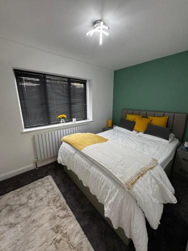 A bed or beds in a room at Seafront-Approach Cottage