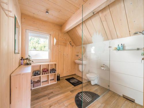 Ένα μπάνιο στο Mountain Apartment Getaway