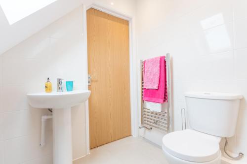 Ένα μπάνιο στο Modern 1 & 2 Bedroom Apartments in Oxford, Near Hospitals & Science Park