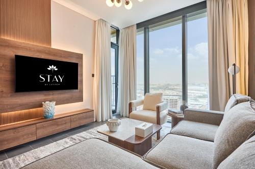 STAY BY LATINEM Luxury 1BR Holiday Home CB 2001 Near Burj Khalifa