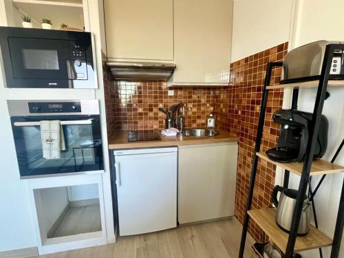 Kuchyň nebo kuchyňský kout v ubytování L'Escale - Studio avec loggia en centre ville