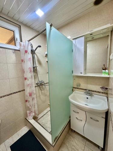 Unique Apartment tesisinde bir banyo