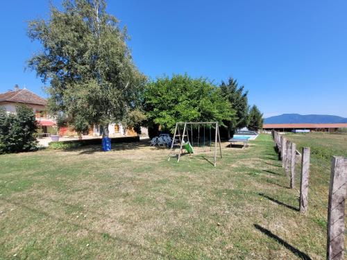 Aire de jeux pour enfants de l'établissement Chambre d'hôtes, dauphin, le petit cocon d'auré