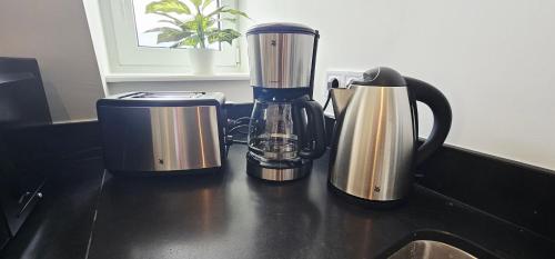 two blenders and a blender sitting on a counter at Lace Apartments Stilvoll in der Spitzenstadt Plauen in Plauen