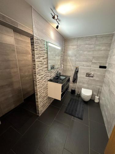 Vonios kambarys apgyvendinimo įstaigoje Appartement près de Metz
