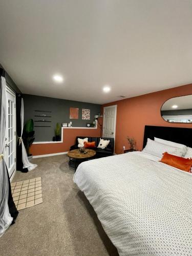 Una cama o camas en una habitación de Private Getaway