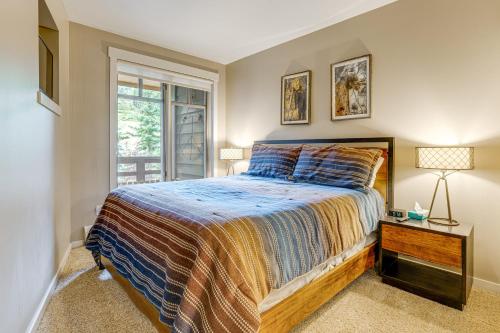 Postel nebo postele na pokoji v ubytování Walk to Lifts Copper Mtn Condo in Center Village!