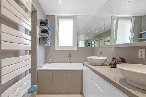 Ένα μπάνιο στο Appartement Saint Tropez