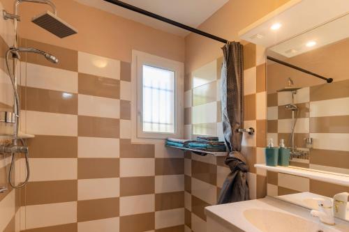 a bathroom with a sink and a shower at Gîte Chêne ou Murier in Les Vans