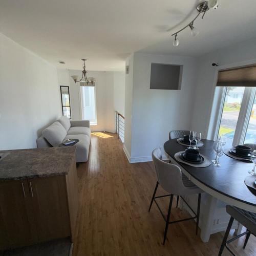 Χώρος καθιστικού στο Apartment near Montreal