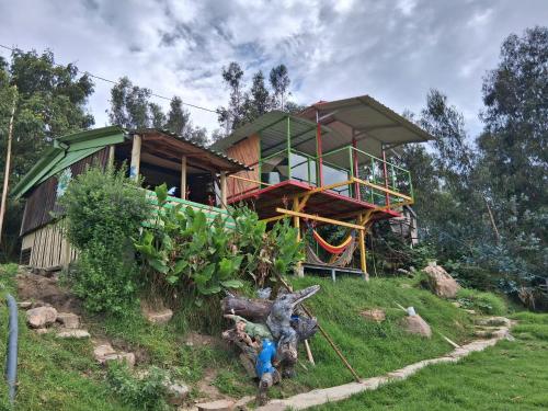 una casa in cima a una collina di Glamping Colina Campestre Domo a Duitama