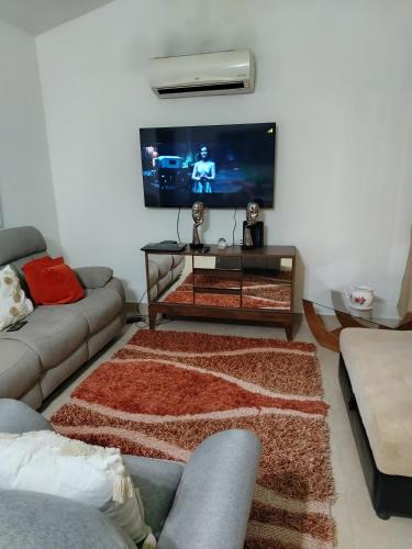 TV a/nebo společenská místnost v ubytování Recidencial Ibiza Beach Residences