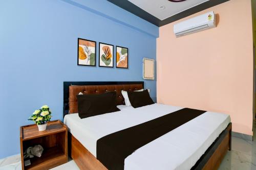 Katil atau katil-katil dalam bilik di SPOT ON Hotel Rahul Inn