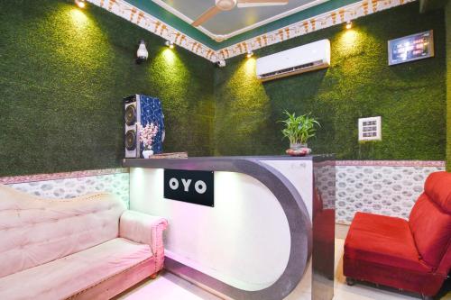 Χώρος καθιστικού στο Hotel O New Taj