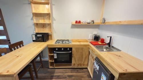Cumbres Apartにあるキッチンまたは簡易キッチン