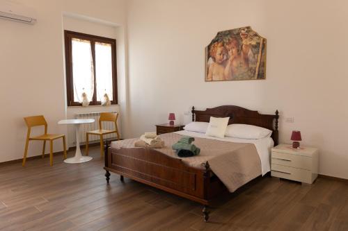 a bedroom with a bed and a table and chairs at Bed and breakfast Piazza Piè di Corte in Corropoli