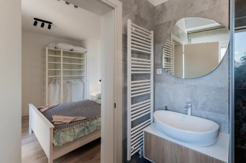 Et badeværelse på Latova Chic NEW Luxury Apartments - Prime location