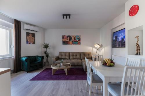 Et opholdsområde på Latova Chic NEW Luxury Apartments - Prime location