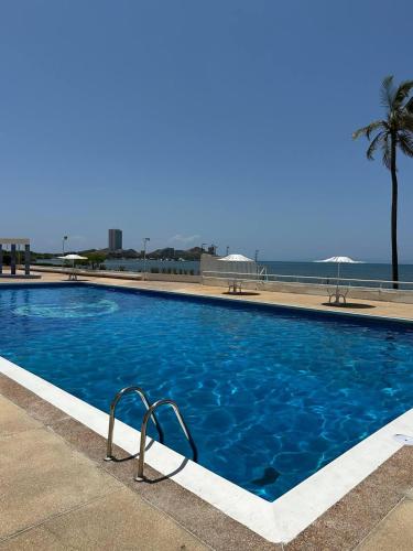 Piscina di Apartamento de lujo frente al mar en residencia con piscina, planta electrica y gym o nelle vicinanze