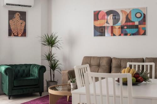 Latova Chic NEW Luxury Apartments - Prime location