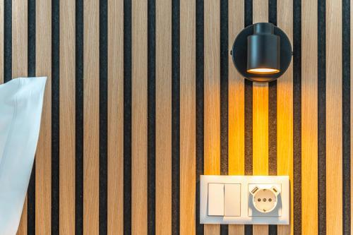 a room with a floor with an electrical device on it at Ápice - by Azores Green Villas in São Vicente Ferreira