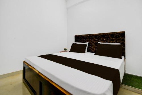 Gallery image of SPOT ON The Galaxy Stay in Lucknow