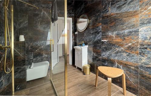 Bilik mandi di Diamond Boutique Hotel
