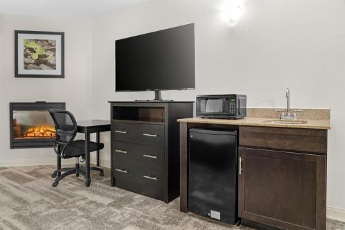 Η κουζίνα ή μικρή κουζίνα στο Best Western Lakewinds