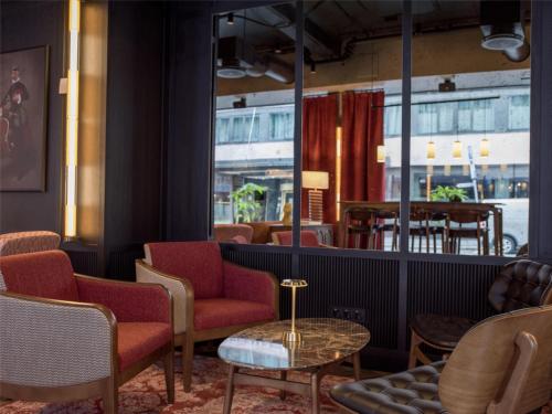 Zona de estar de Radisson RED Oslo City Centre, A Verified Net Zero Hotel