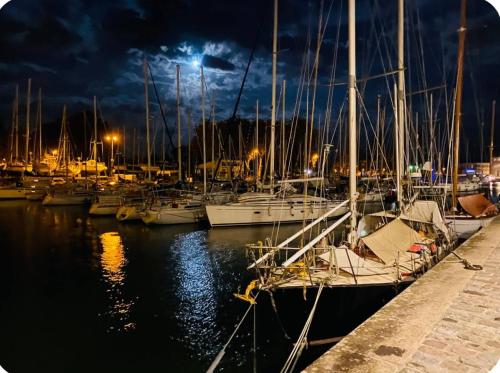 Afbeelding uit fotogalerij van Le Studio des Demoiselles in Rochefort