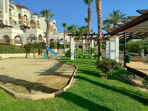 Κήπος έξω από το Veradreams SPA thalassa