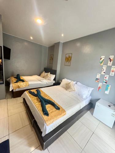 Ένα ή περισσότερα κρεβάτια σε δωμάτιο στο Miami Beach Hotel Boracay