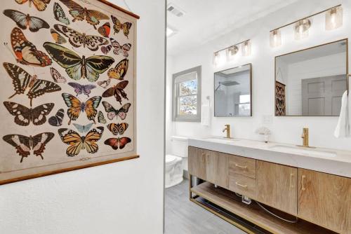 Φωτογραφία από το άλμπουμ του Brand New Private Pool and Hot-Tub Near Main! σε Fredericksburg