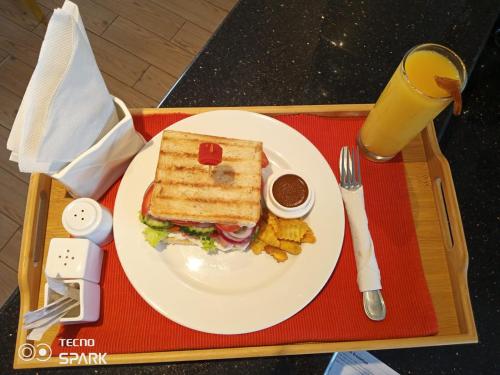 Jídlo v aparthotelu nebo okolí