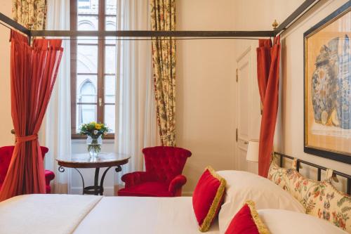 Postel nebo postele na pokoji v ubytování Grand Hotel Continental Siena - Starhotels Collezione
