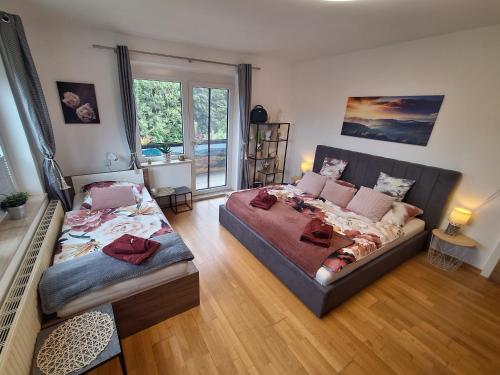 HomeW4 - Rosen Apartment