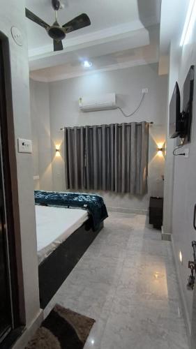 Katil atau katil-katil dalam bilik di SMB Paying Guest House