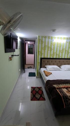 Katil atau katil-katil dalam bilik di SMB Paying Guest House